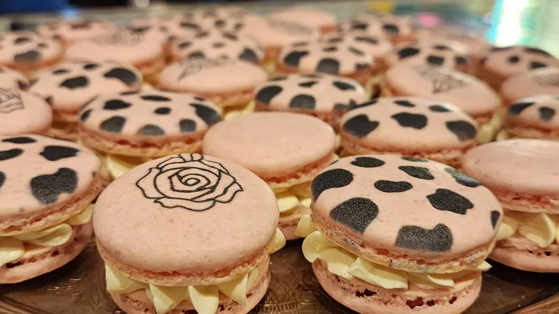 cow rose macarons 2