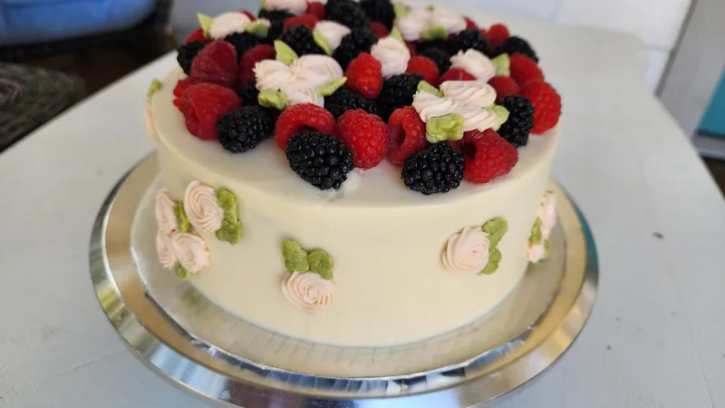 berry cake