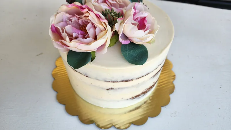 naked roses cake